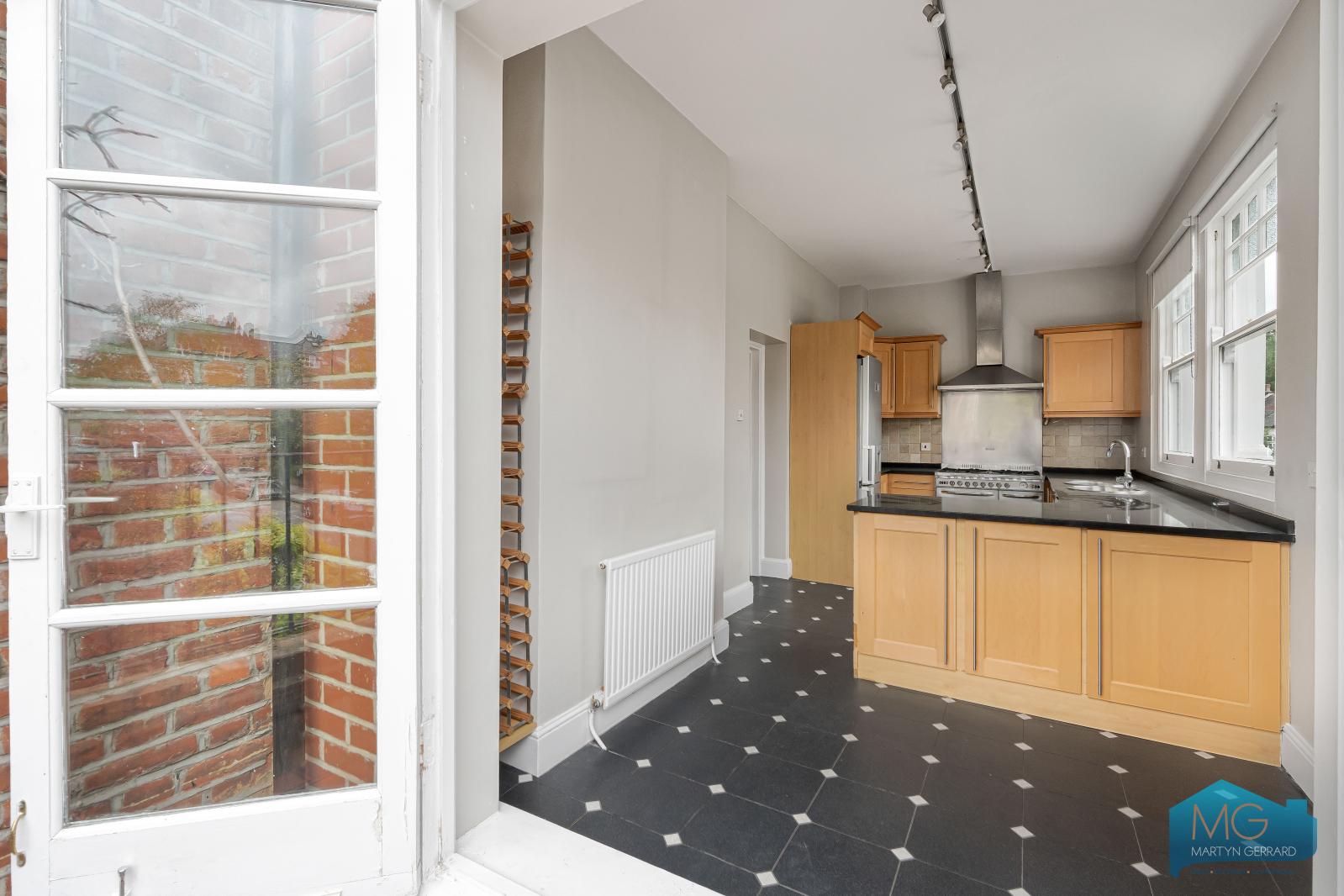 2 bedroom Apartment to rent - Martyn Gerrard