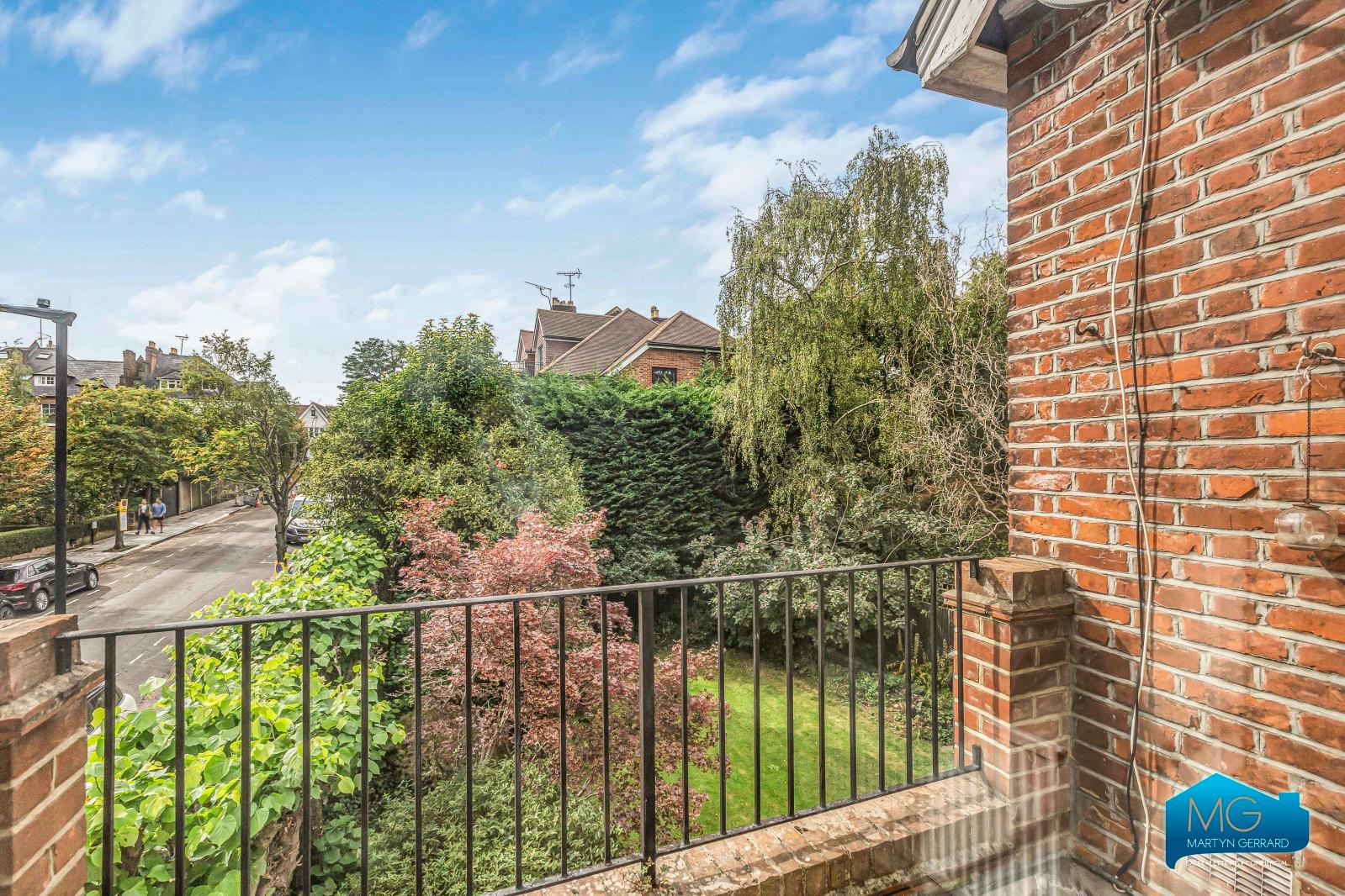2 bedroom Apartment to rent - Martyn Gerrard