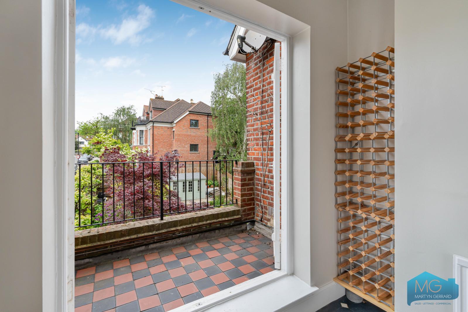 2 bedroom Apartment to rent - Martyn Gerrard