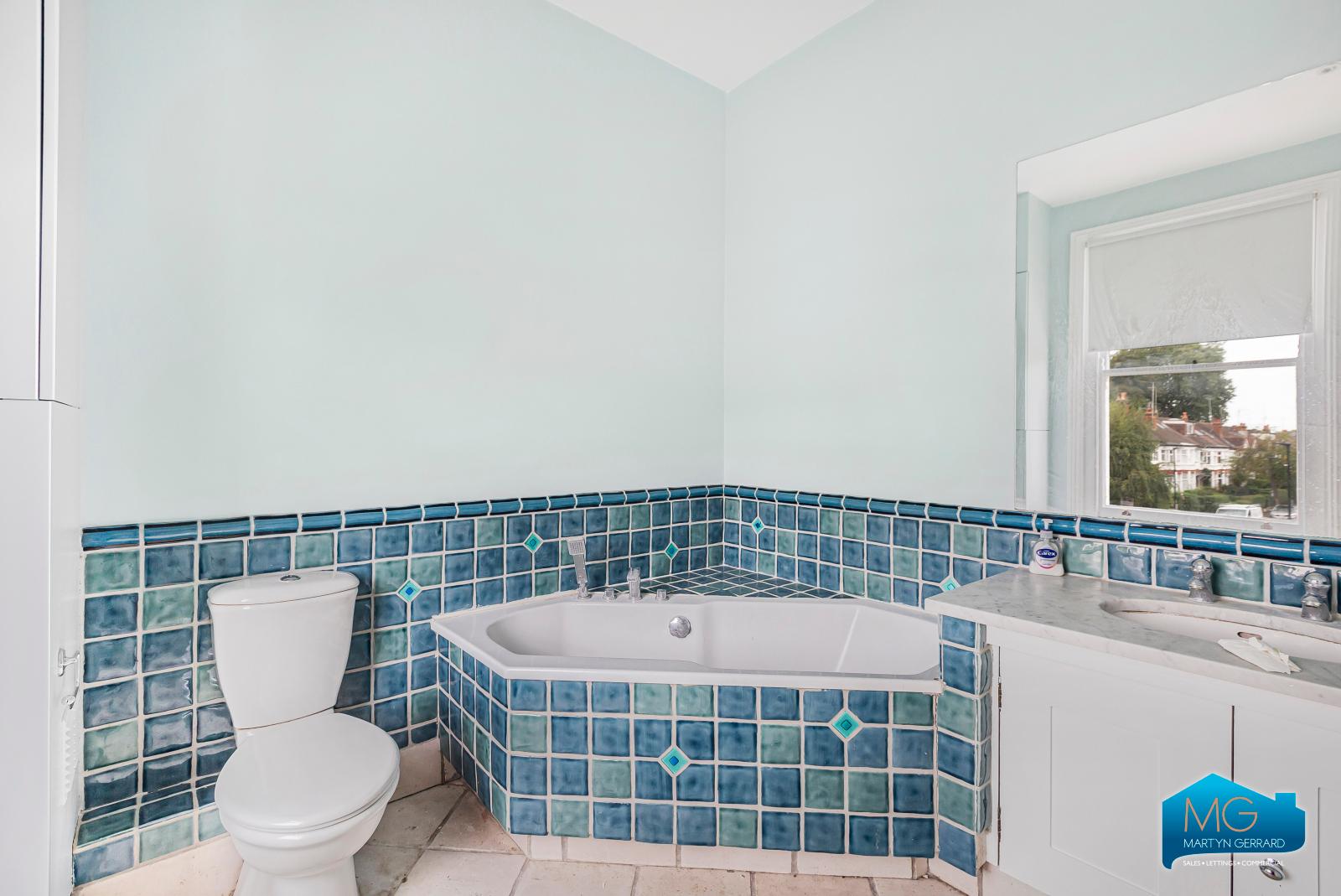 2 bedroom Apartment to rent - Martyn Gerrard