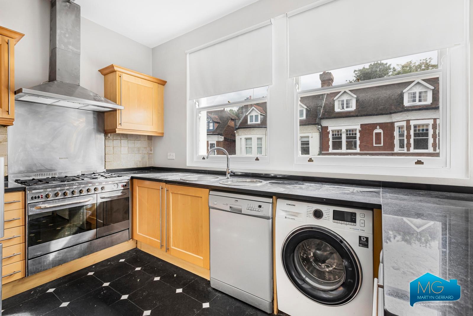 2 bedroom Apartment to rent - Martyn Gerrard