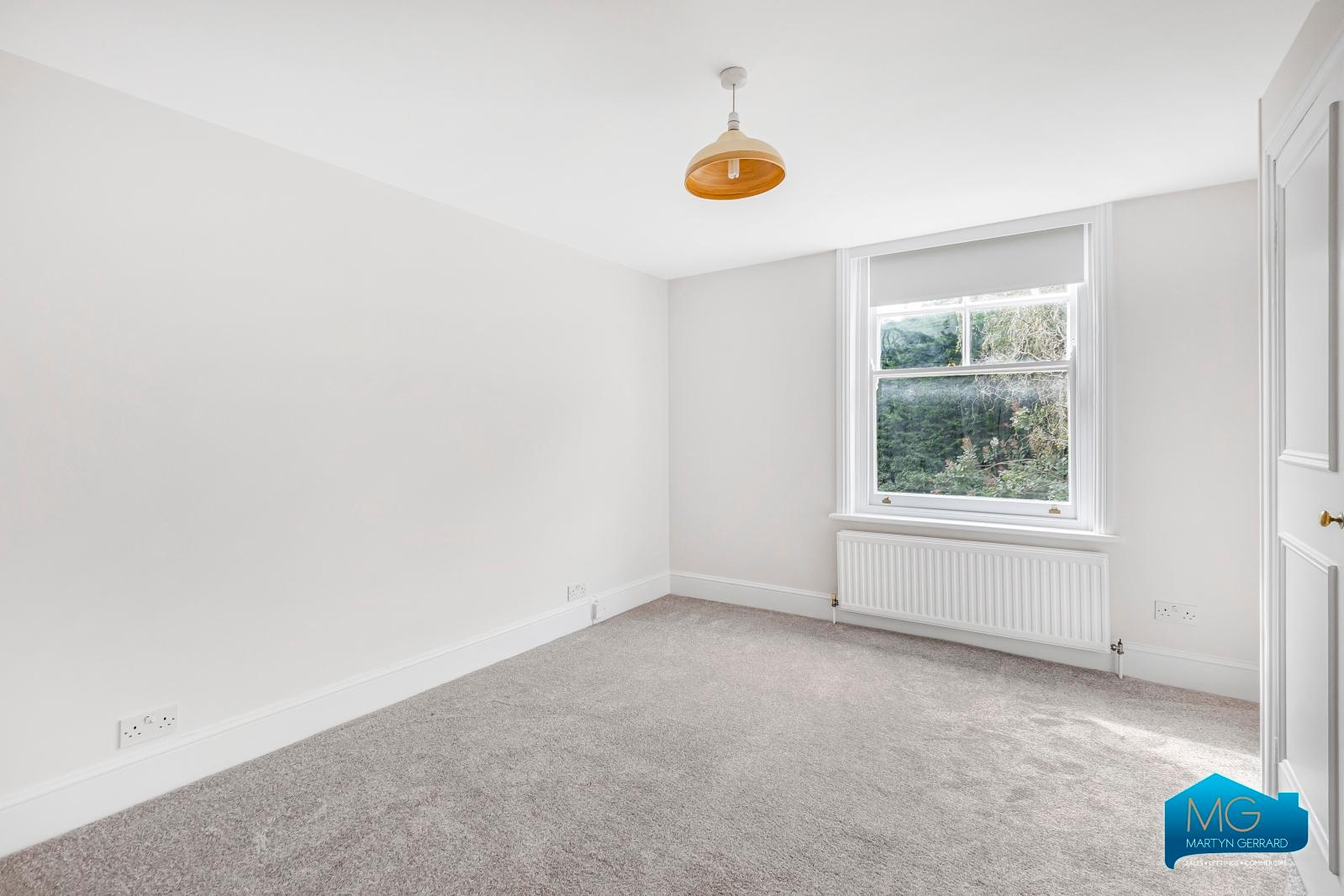 2 bedroom Apartment to rent - Martyn Gerrard