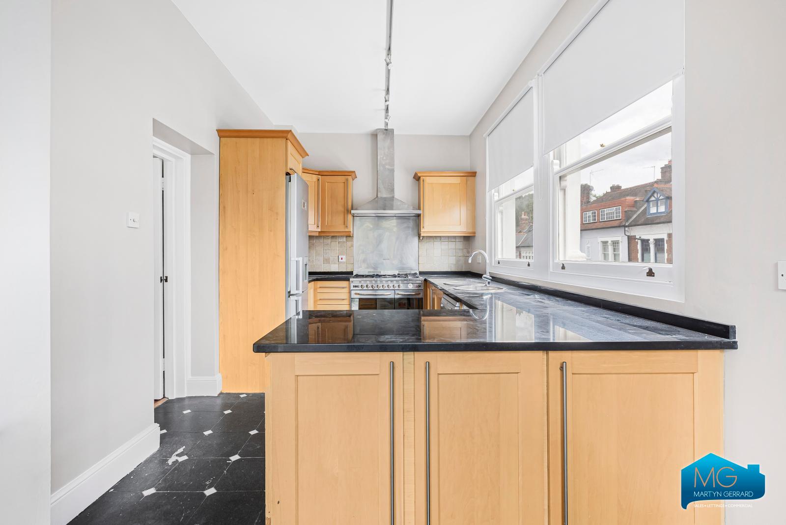 2 bedroom Apartment to rent - Martyn Gerrard