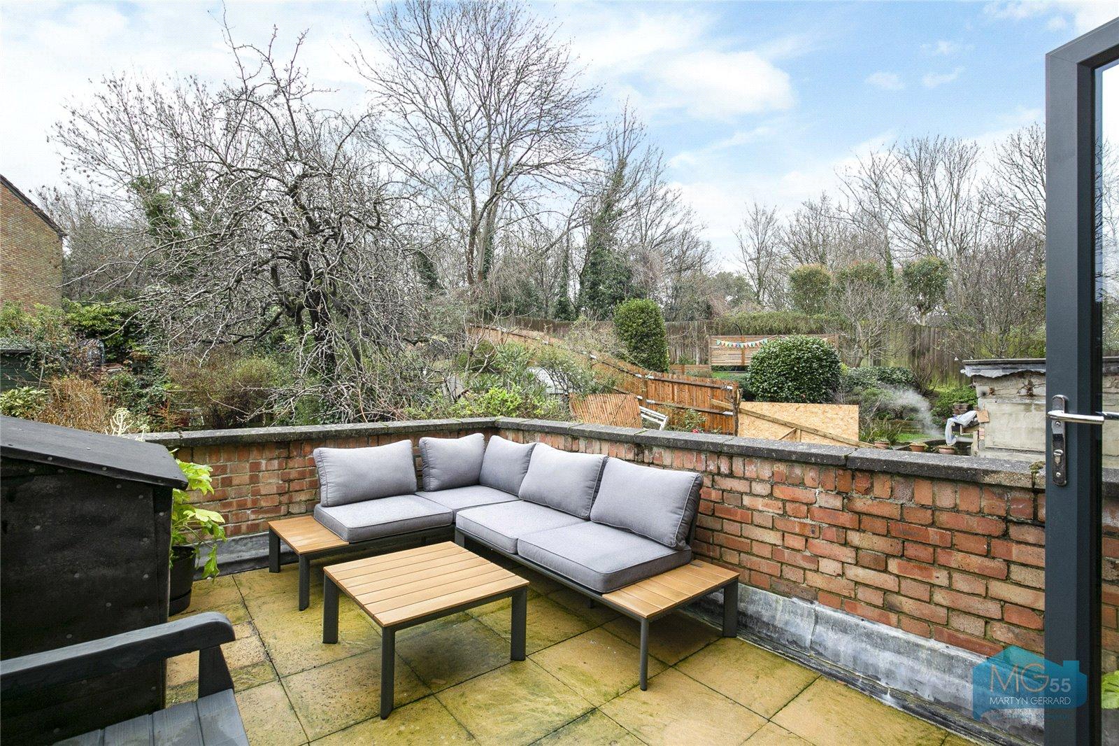 2 bedroom Apartment to rent - Martyn Gerrard