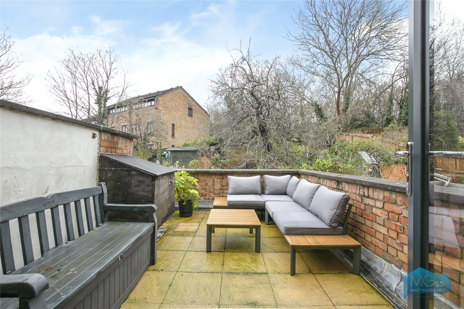 2 bedroom Apartment to rent - Martyn Gerrard