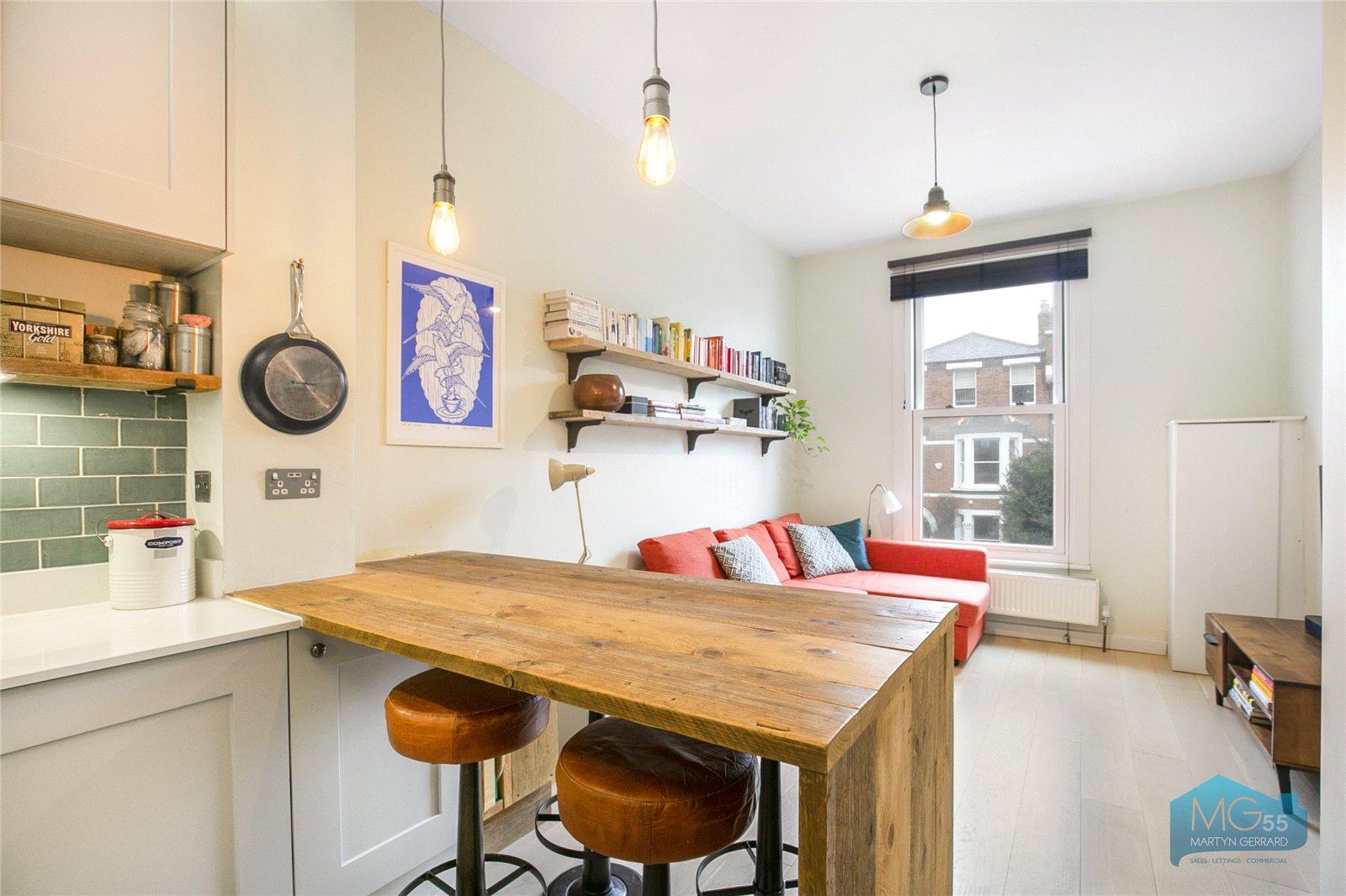 2 bedroom Apartment to rent - Martyn Gerrard