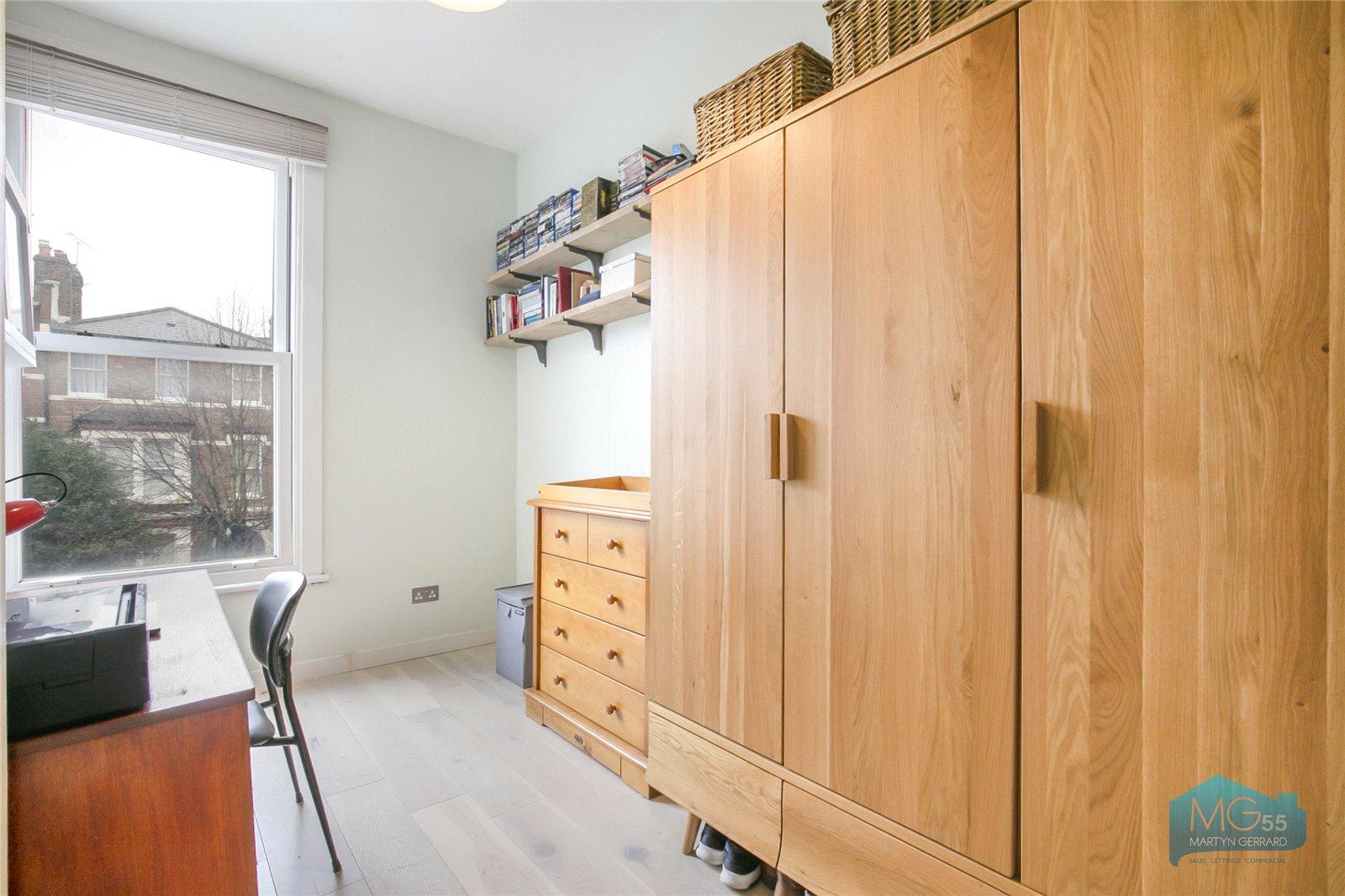 2 bedroom Apartment to rent - Martyn Gerrard