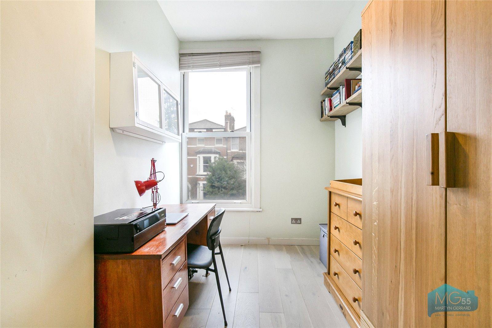 2 bedroom Apartment to rent - Martyn Gerrard