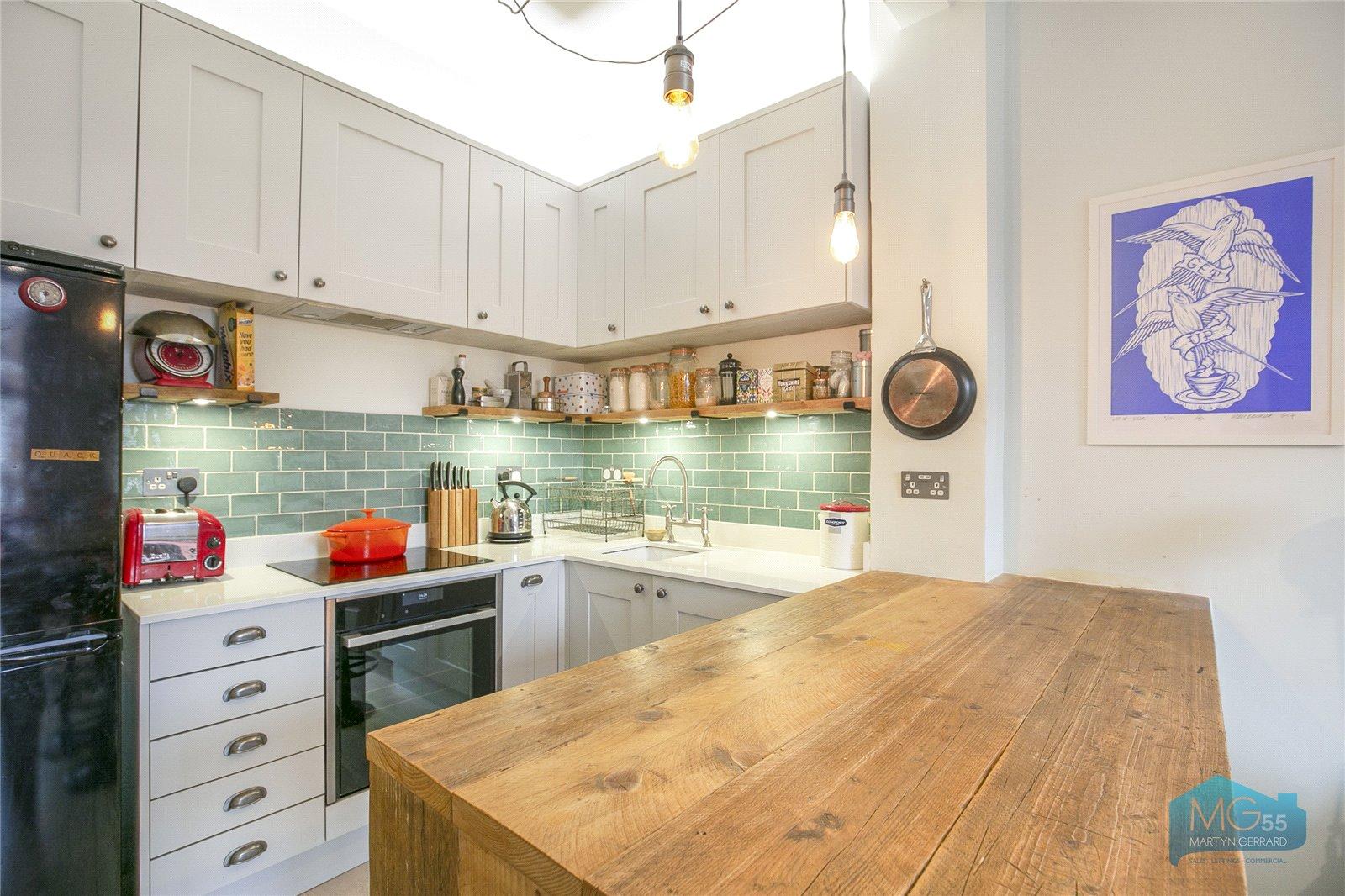 2 bedroom Apartment to rent - Martyn Gerrard