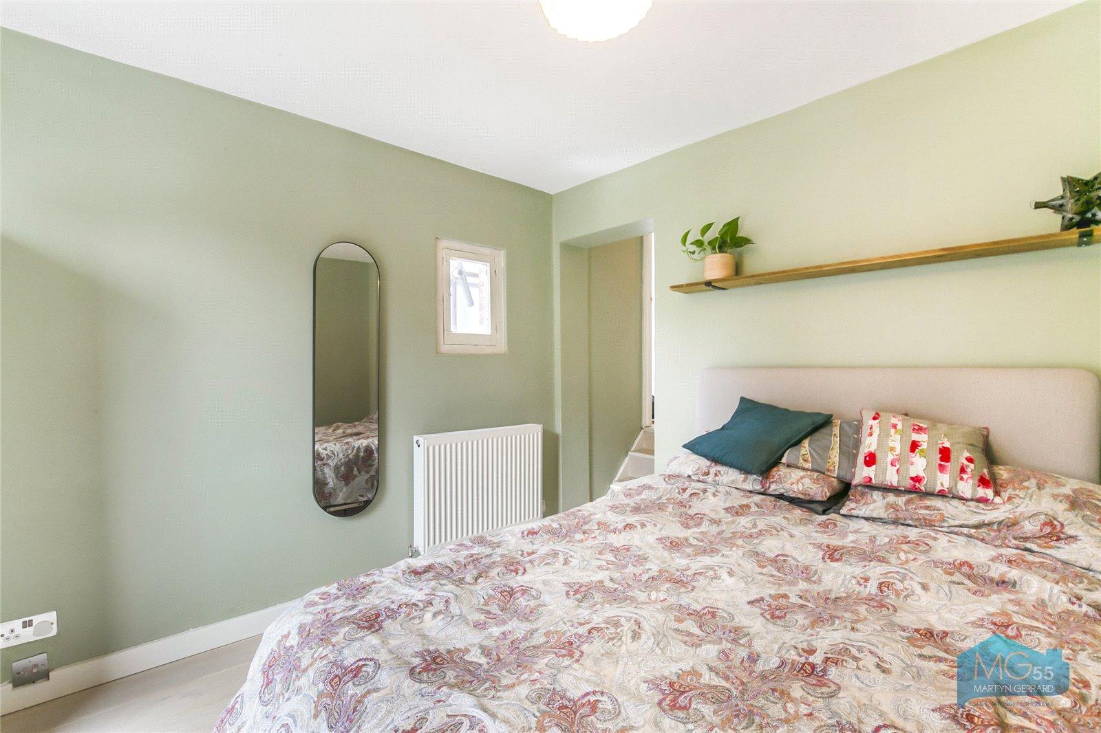 2 bedroom Apartment to rent - Martyn Gerrard