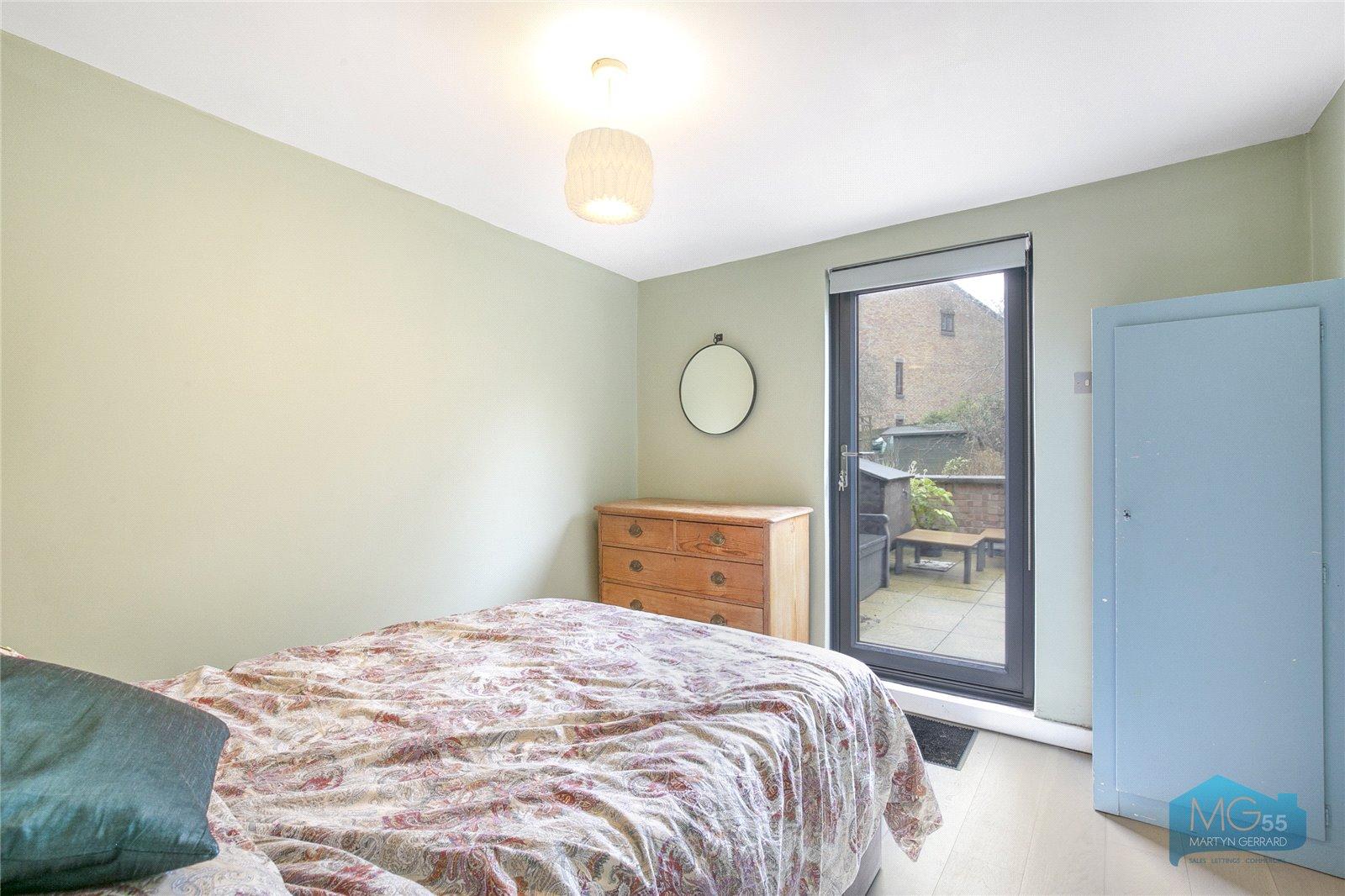 2 bedroom Apartment to rent - Martyn Gerrard