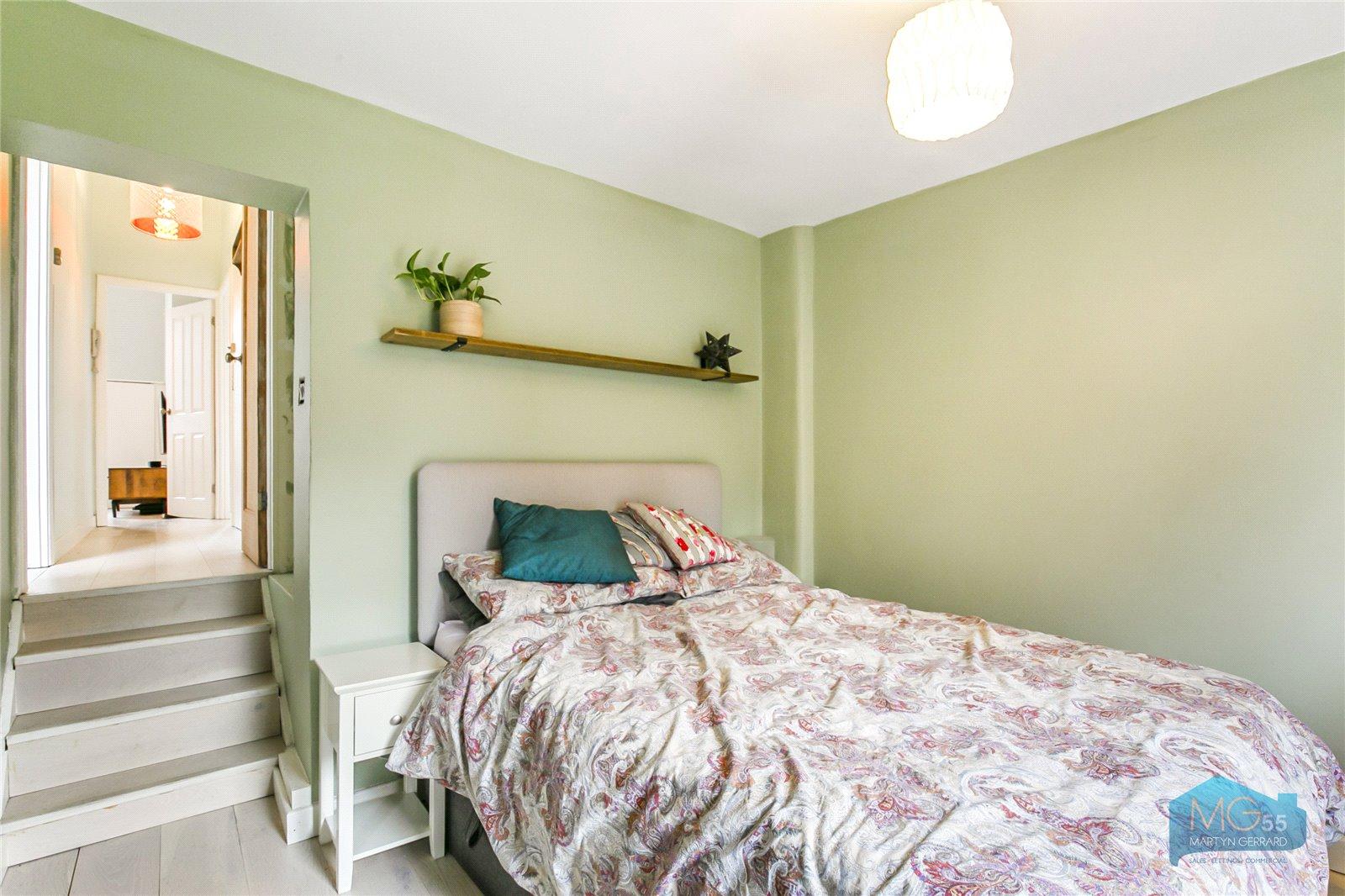 2 bedroom Apartment to rent - Martyn Gerrard