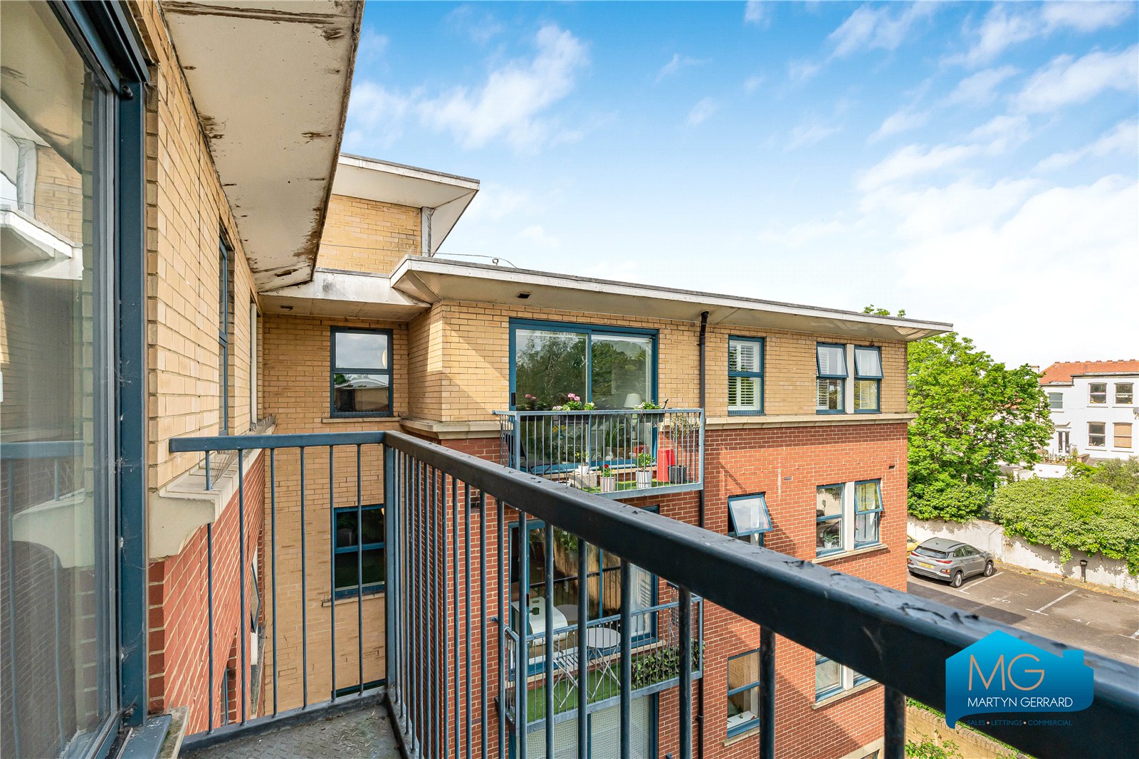 2 bedroom Apartment to rent - Martyn Gerrard