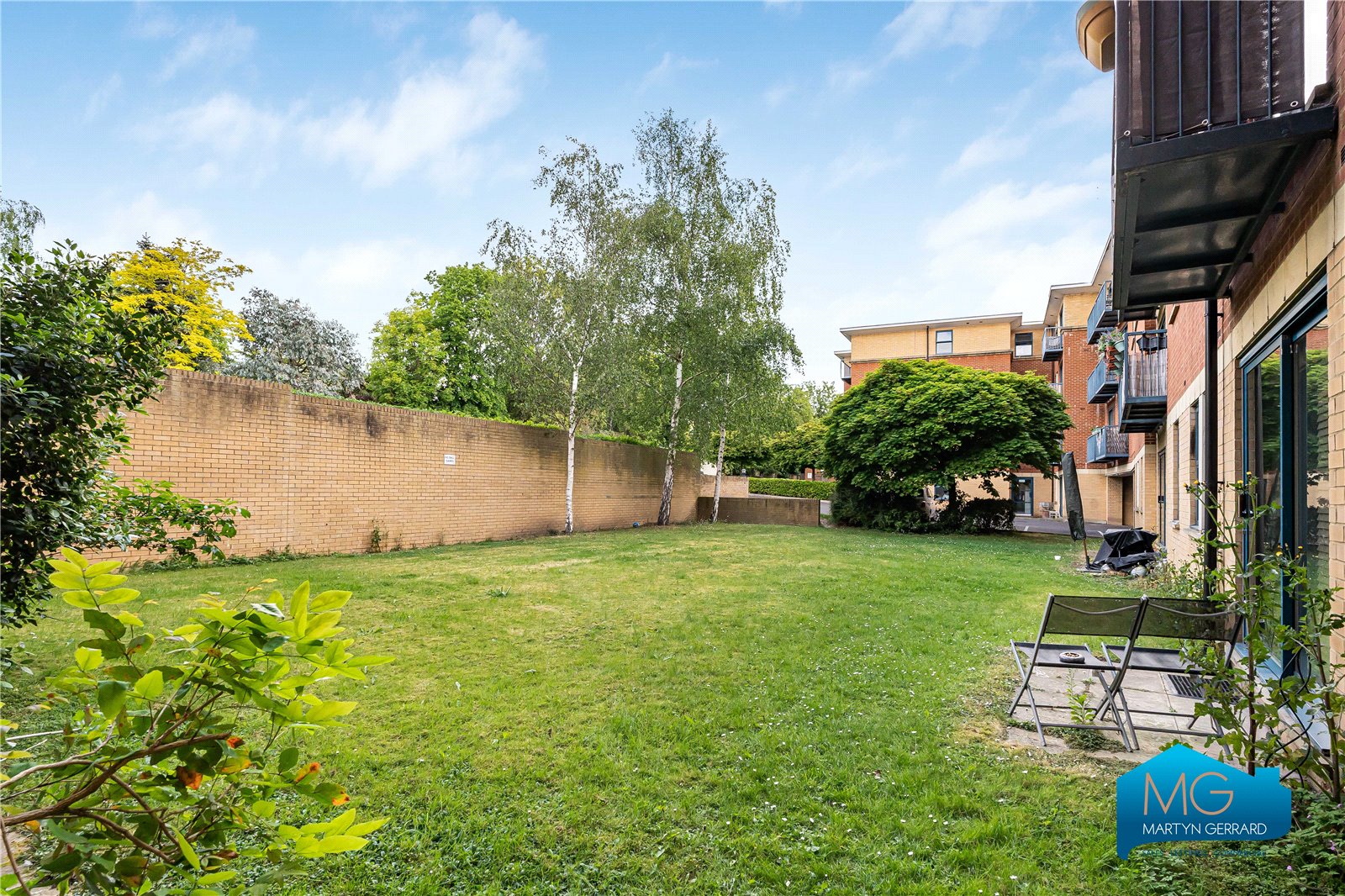 2 bedroom Apartment to rent - Martyn Gerrard
