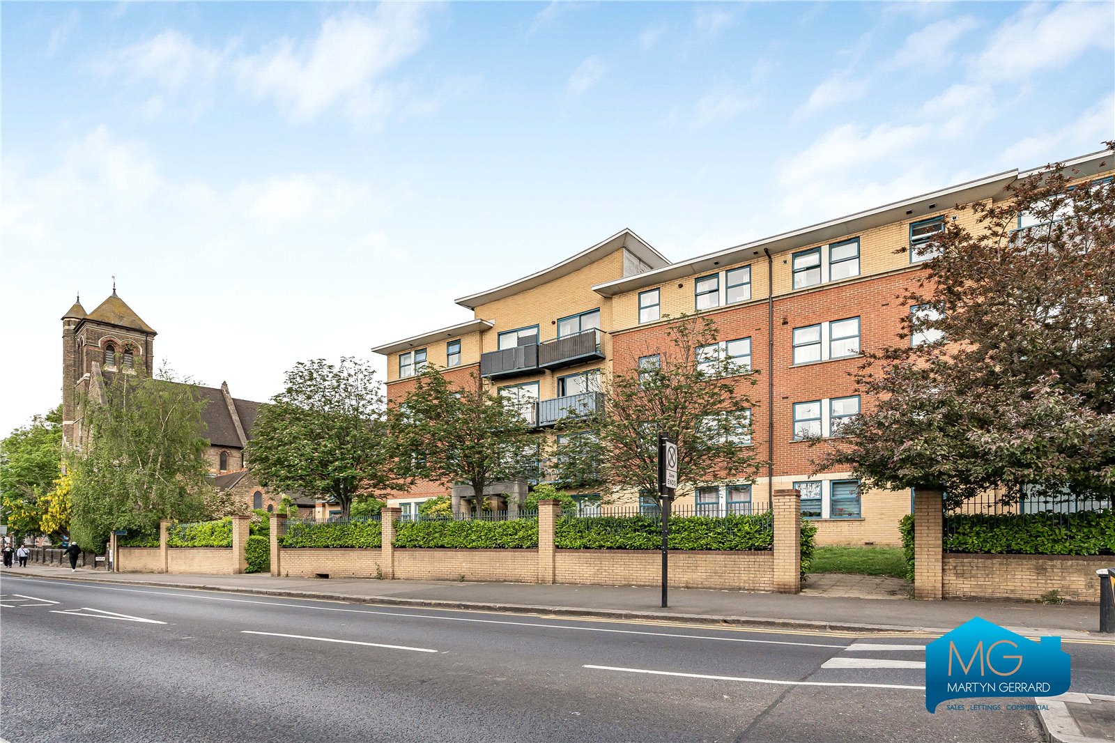 2 bedroom Apartment to rent - Martyn Gerrard