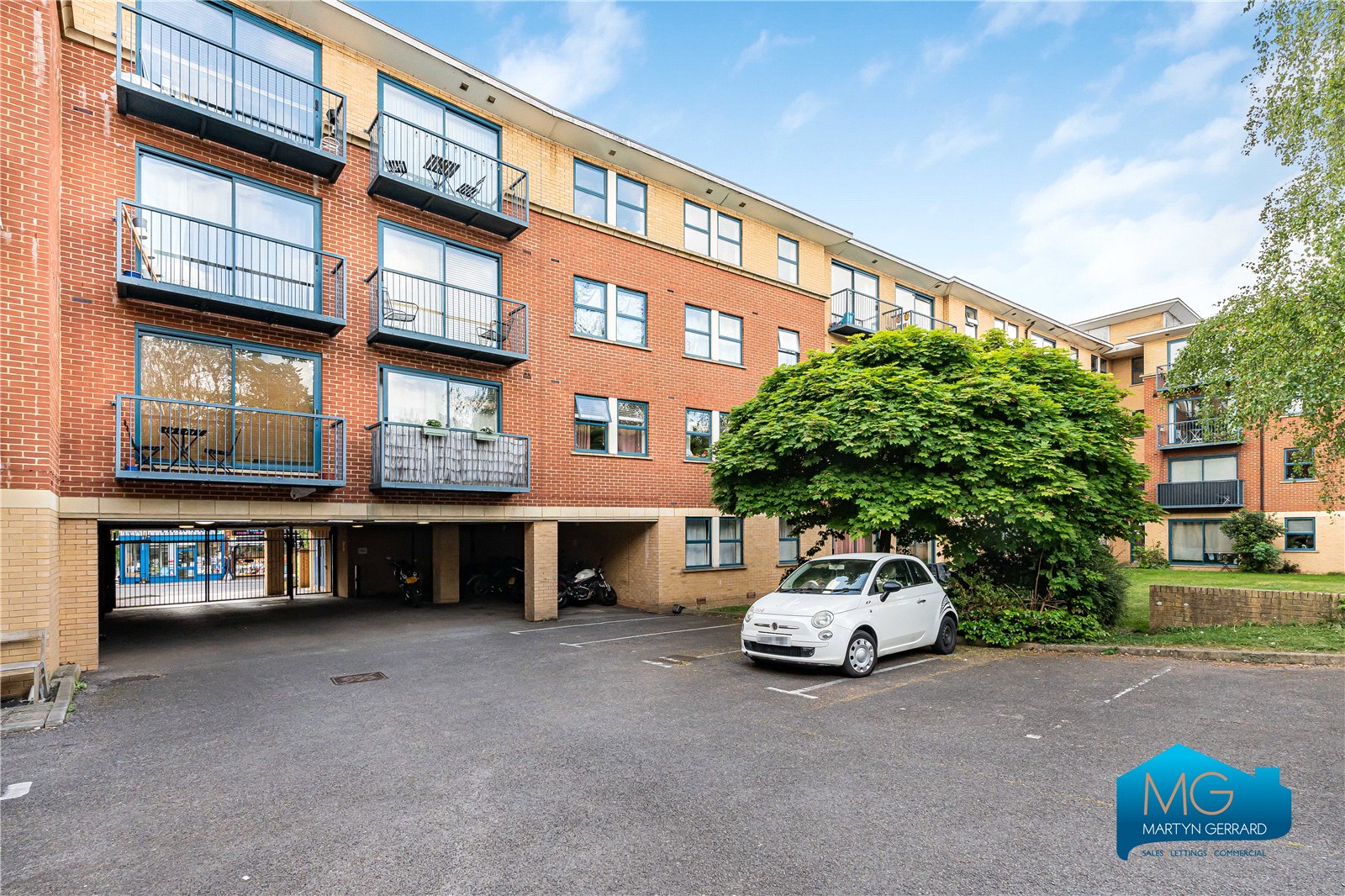 2 bedroom Apartment to rent - Martyn Gerrard