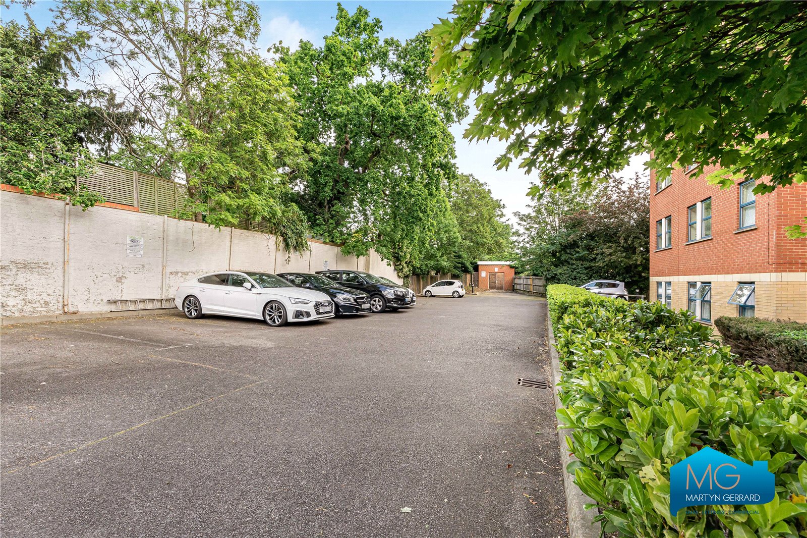 2 bedroom Apartment to rent - Martyn Gerrard