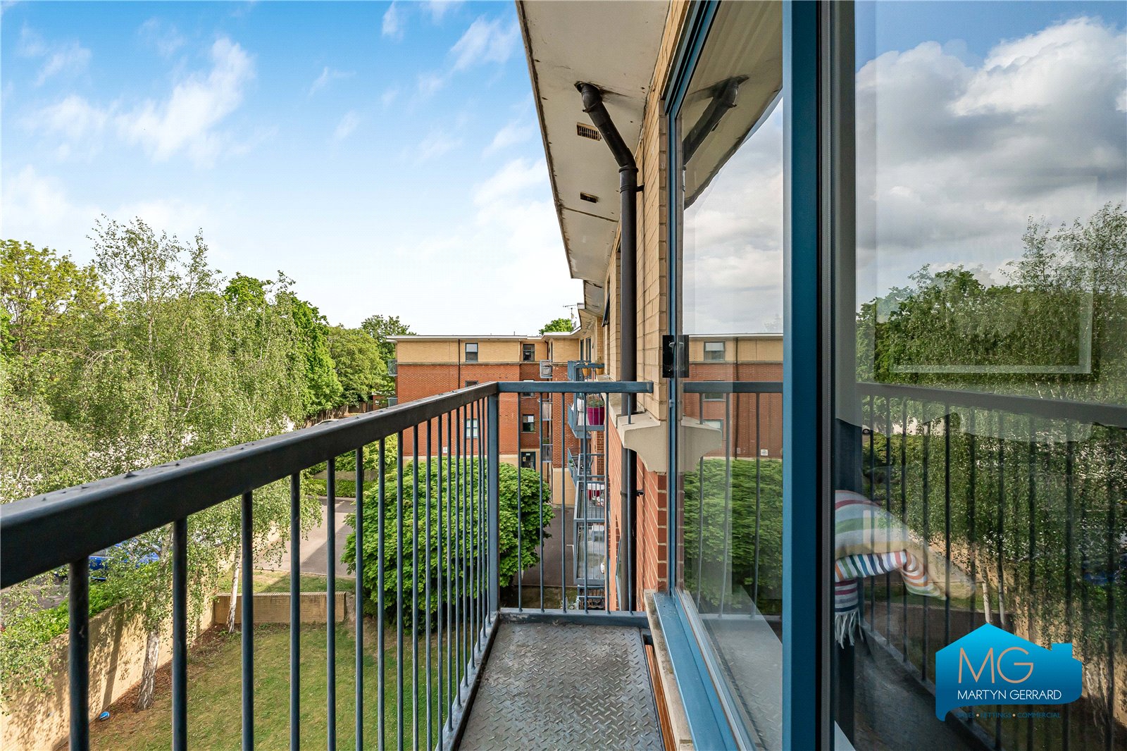2 bedroom Apartment to rent - Martyn Gerrard