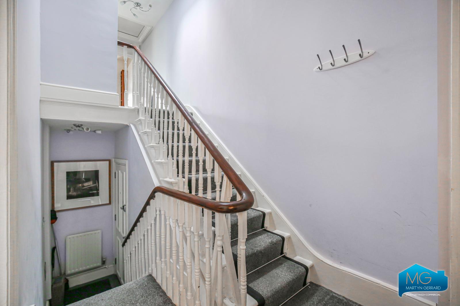 2 bedroom Apartment to rent - Martyn Gerrard