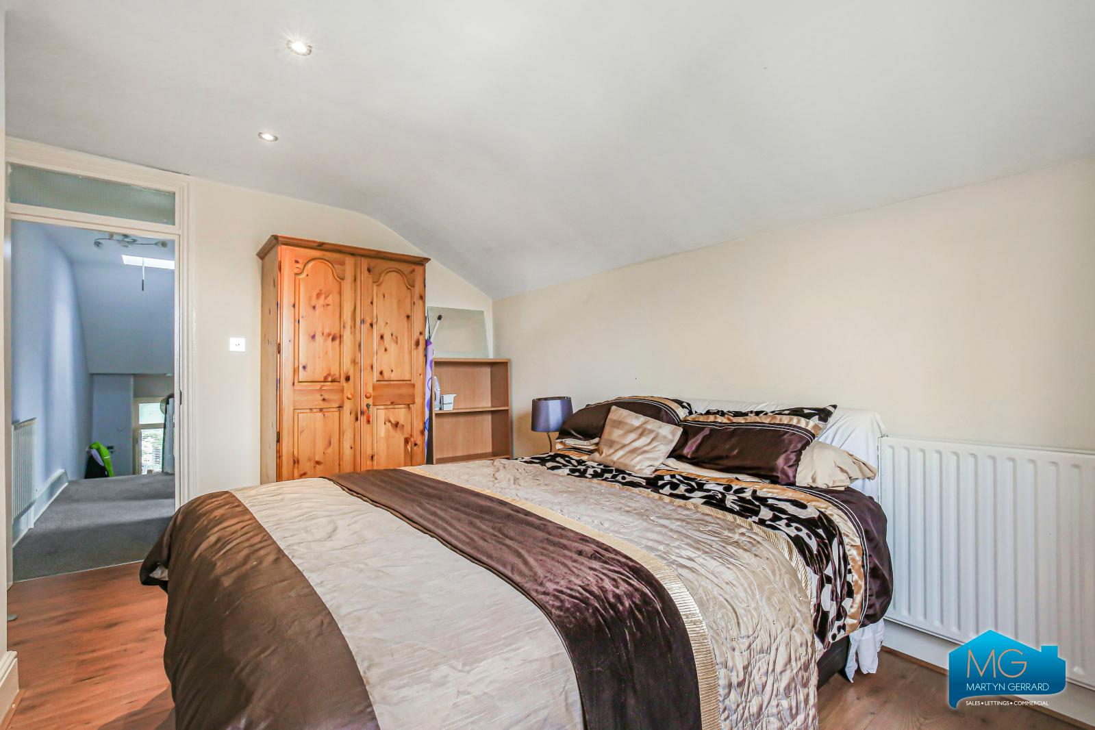 2 bedroom Apartment to rent - Martyn Gerrard