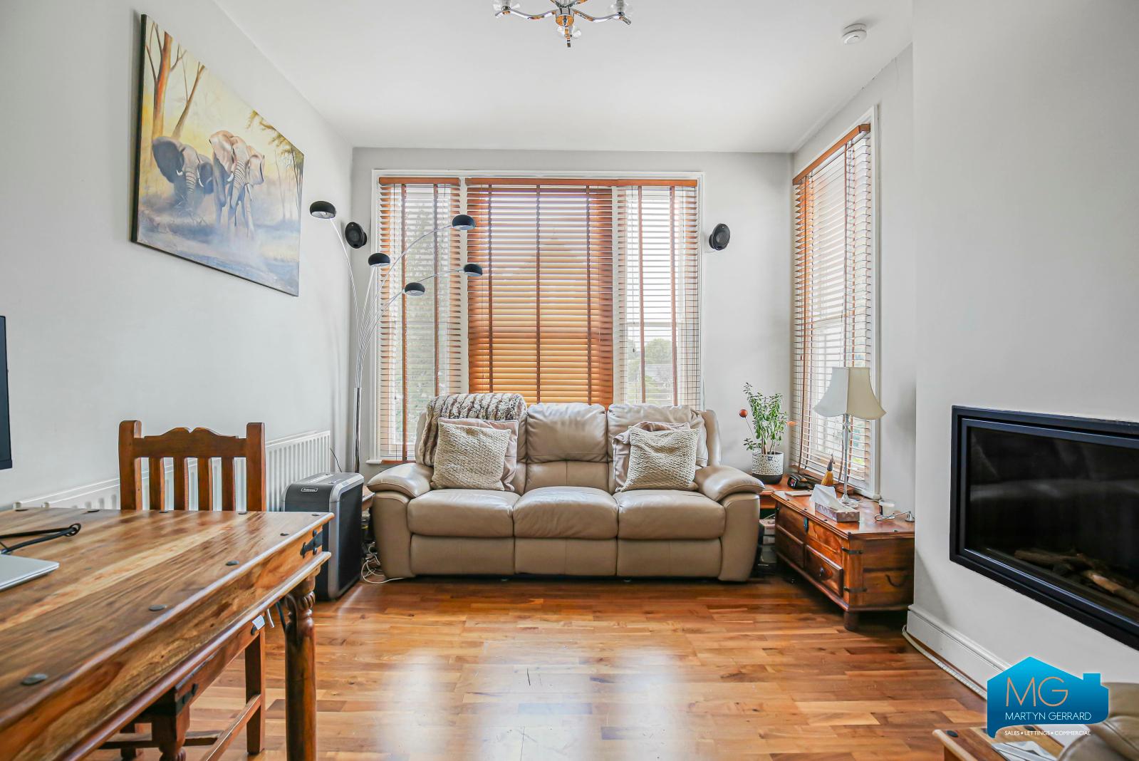 2 bedroom Apartment to rent - Martyn Gerrard