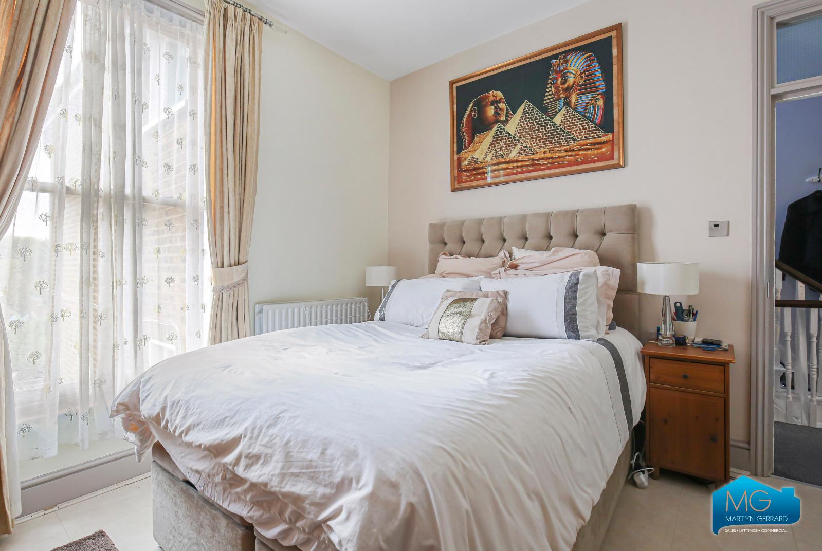 2 bedroom Apartment to rent - Martyn Gerrard