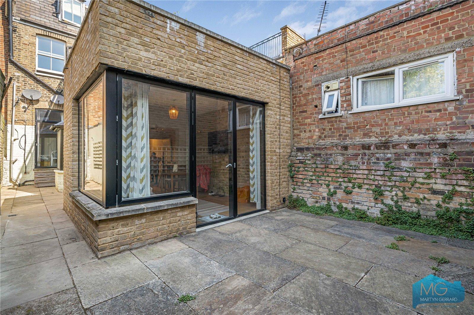 3 bedroom Apartment for sale - Martyn Gerrard
