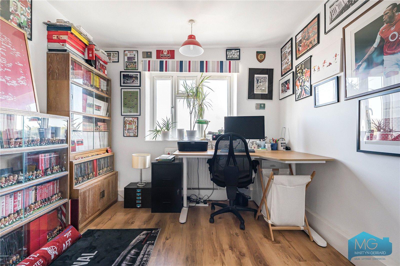 2 bedroom Apartment for sale - Martyn Gerrard