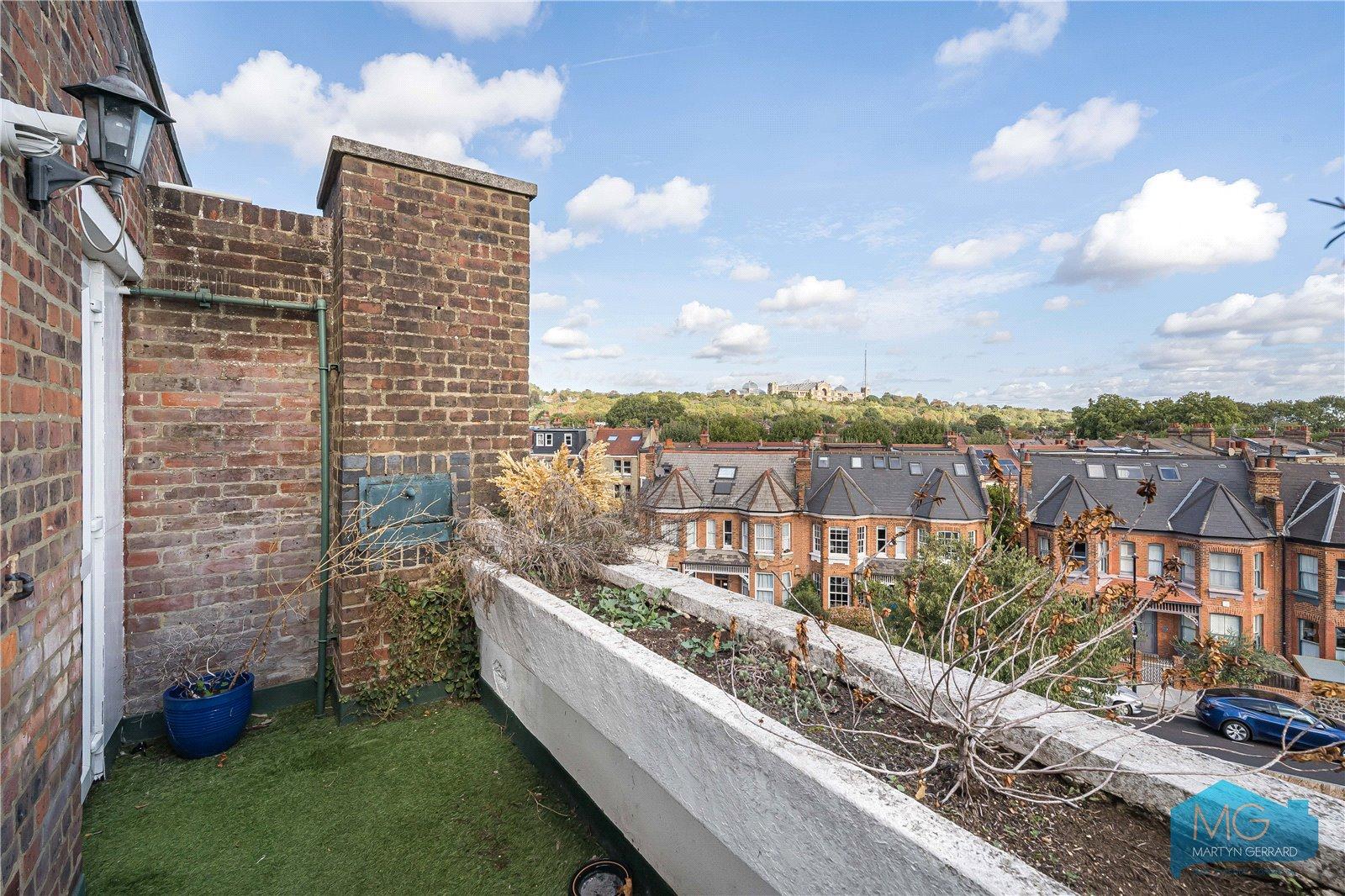 2 bedroom Apartment for sale - Martyn Gerrard