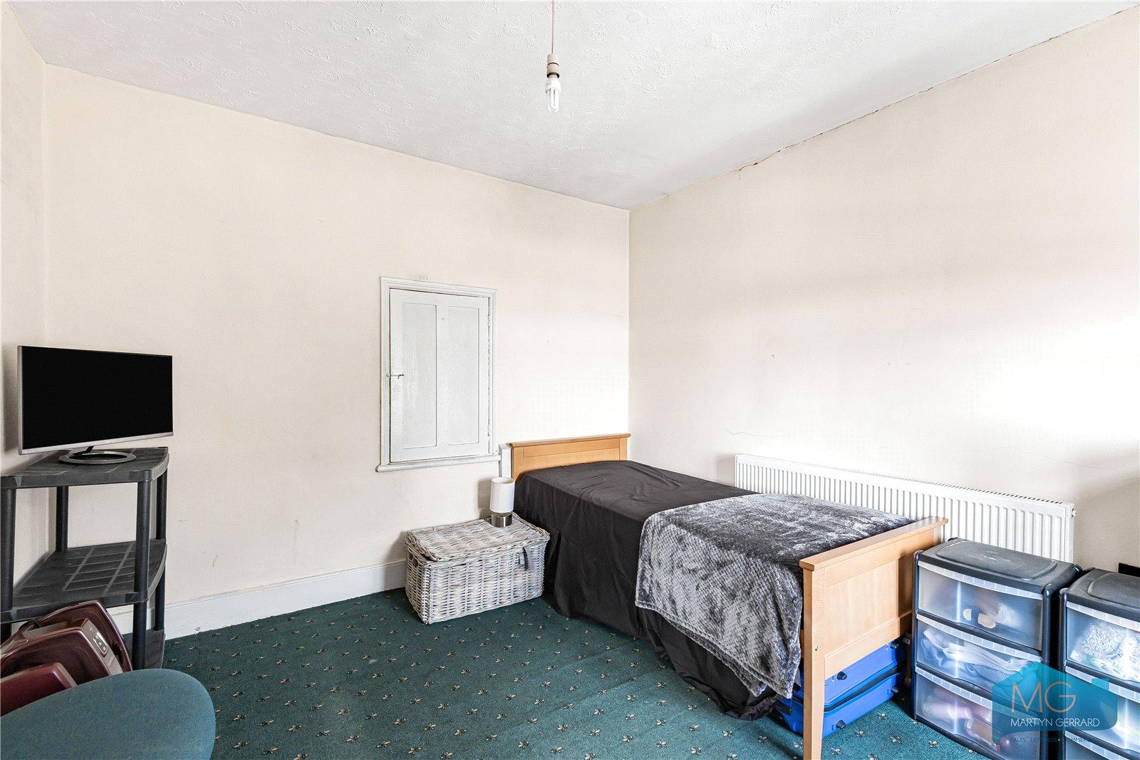 4 bedroom Terraced House for sale - Martyn Gerrard