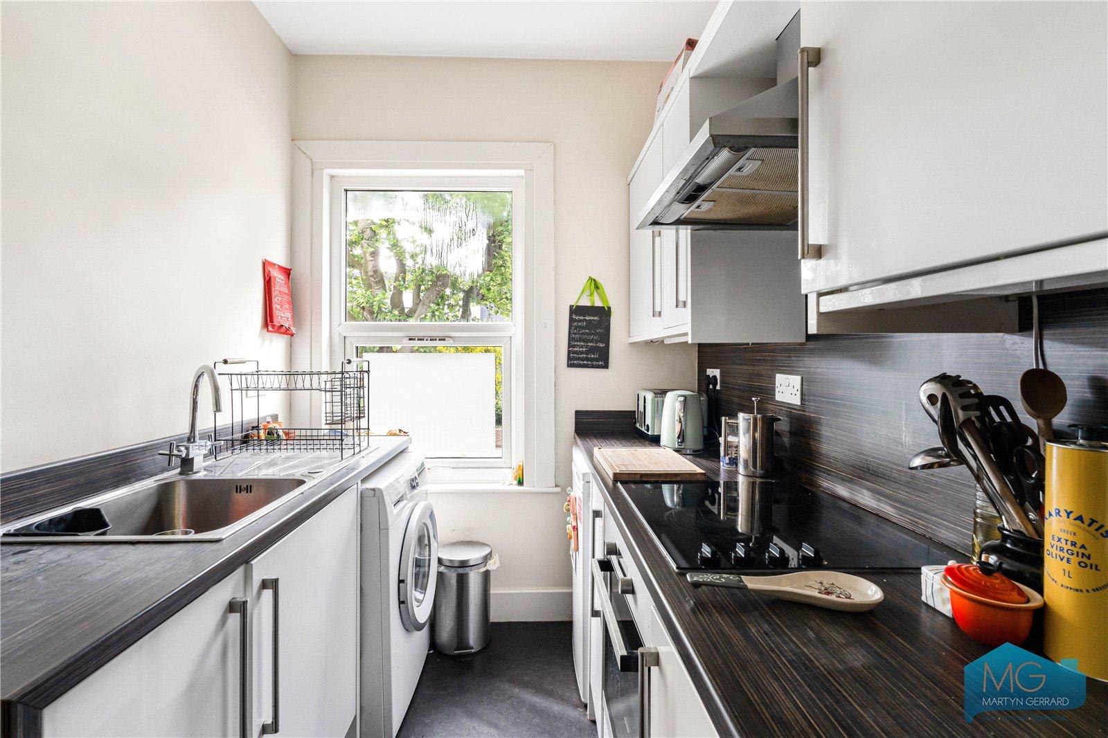 2 bedroom Apartment for sale - Martyn Gerrard