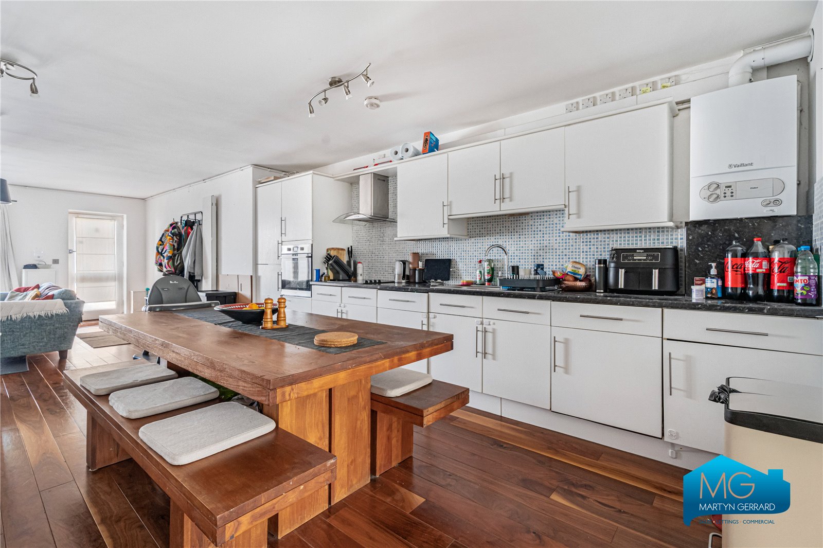 2 bedroom Ground Floor Flat to rent - Martyn Gerrard