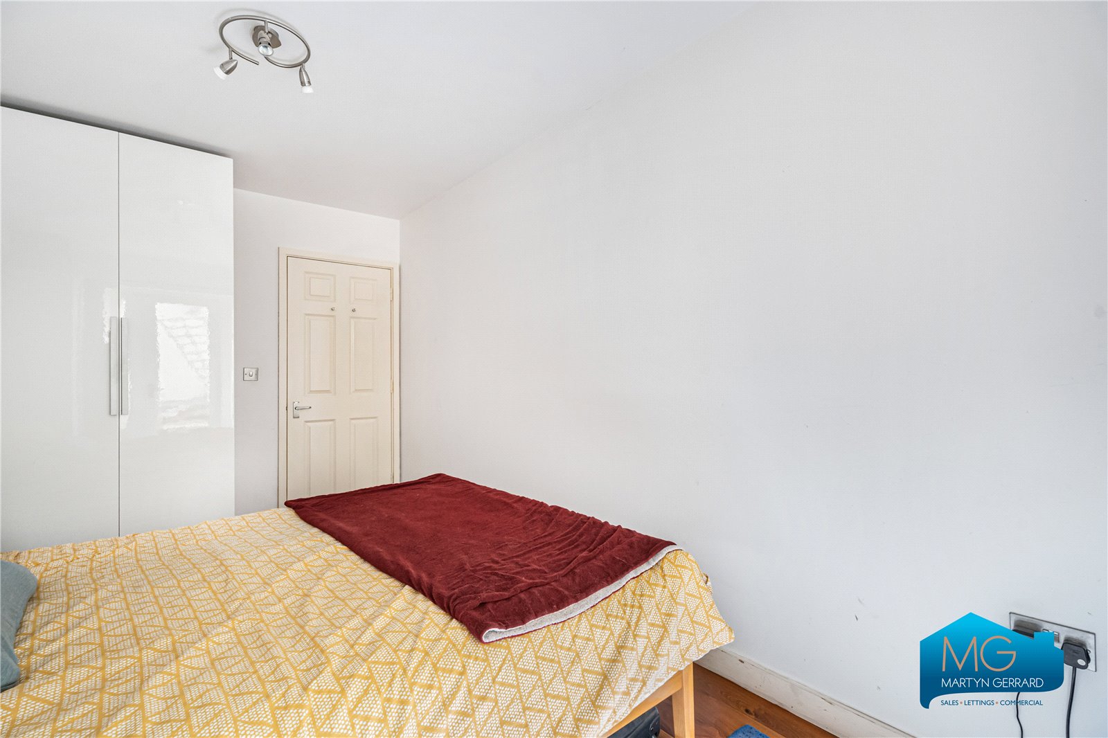 2 bedroom Ground Floor Flat to rent - Martyn Gerrard