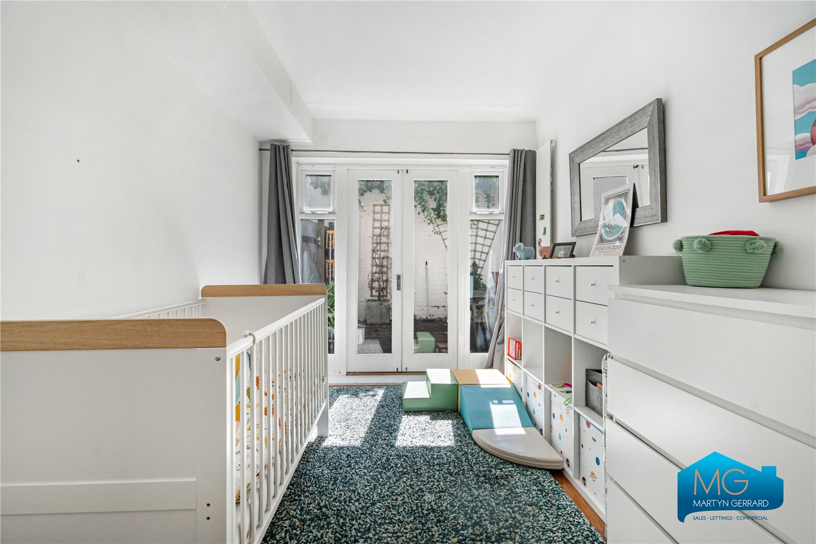 2 bedroom Ground Floor Flat to rent - Martyn Gerrard
