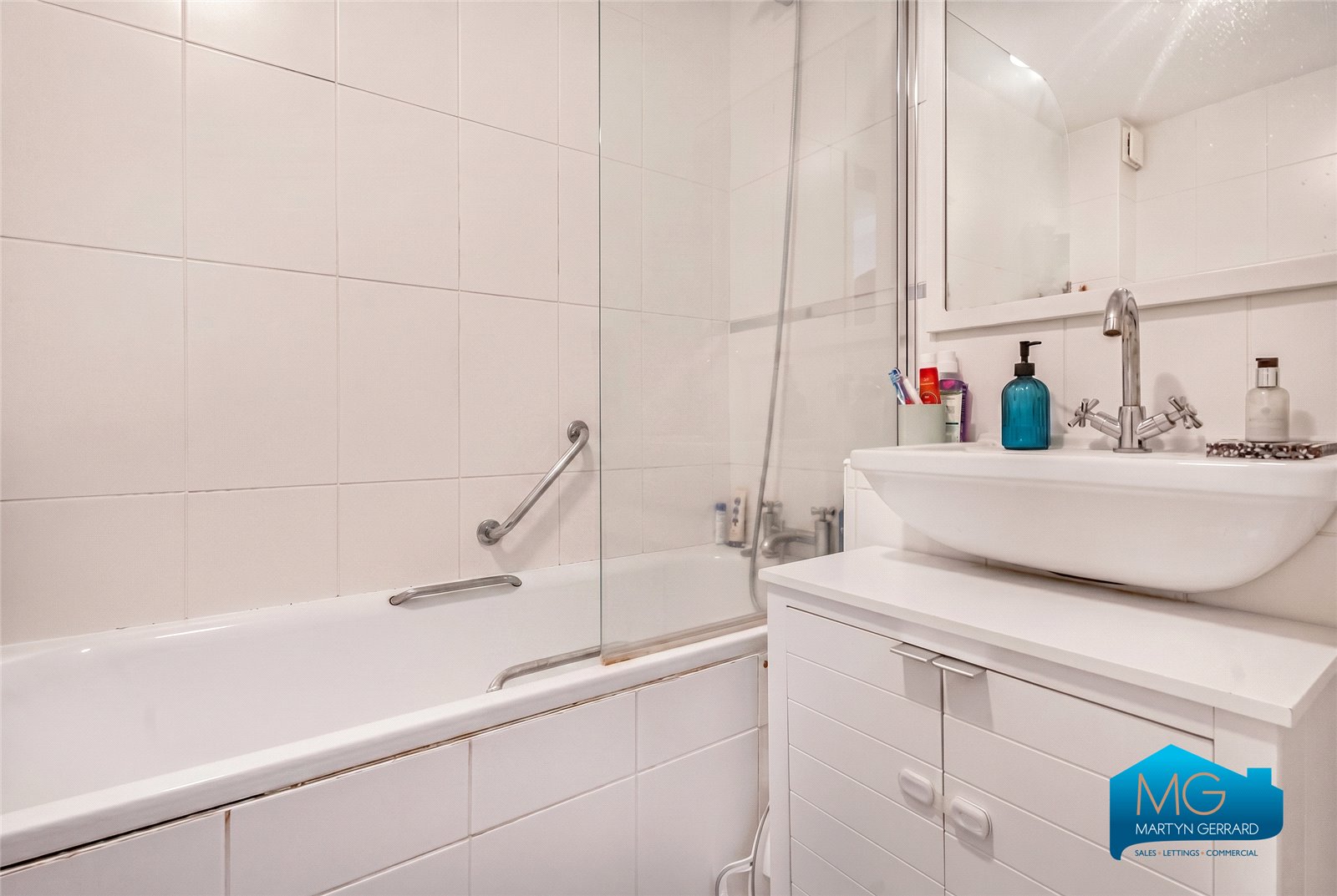 2 bedroom Ground Floor Flat to rent - Martyn Gerrard