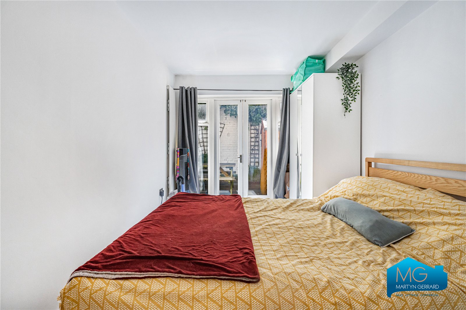 2 bedroom Ground Floor Flat to rent - Martyn Gerrard
