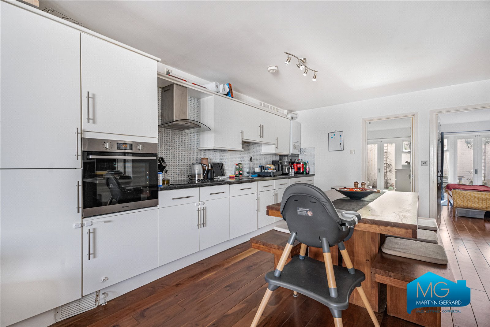 2 bedroom Ground Floor Flat to rent - Martyn Gerrard