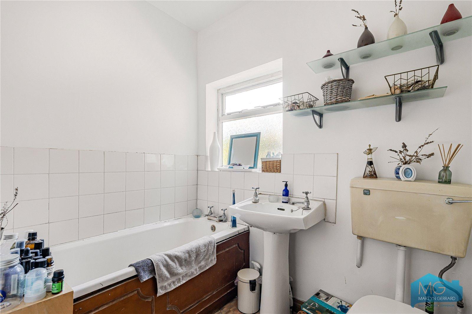 3 bedroom End of Terrace House for sale - Martyn Gerrard