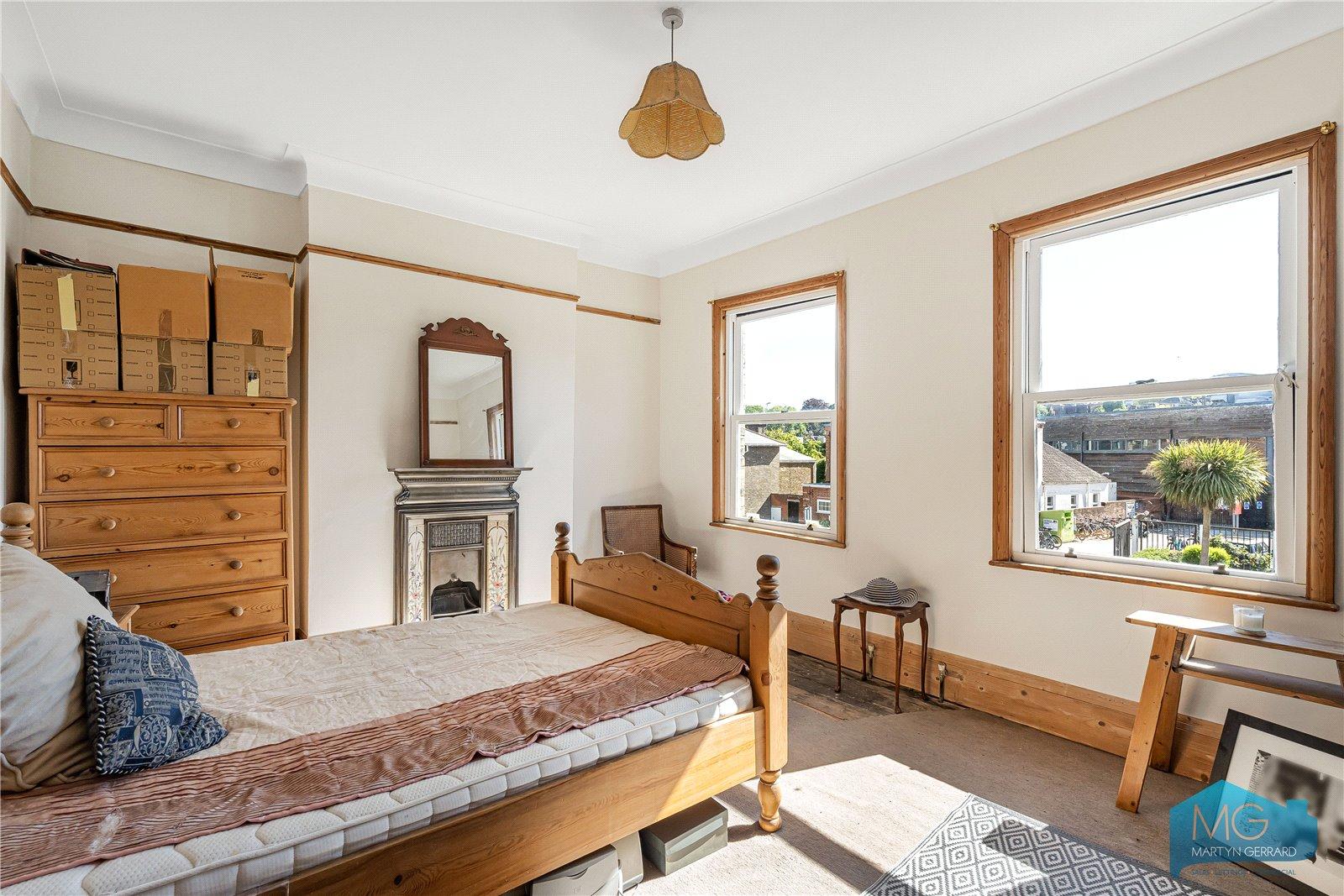 3 bedroom End of Terrace House for sale - Martyn Gerrard