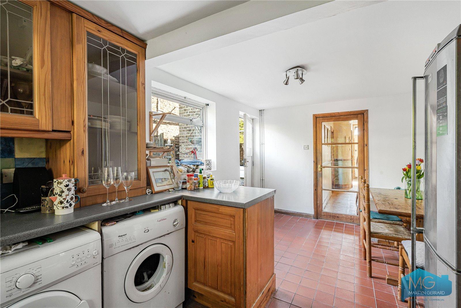 3 bedroom End of Terrace House for sale - Martyn Gerrard