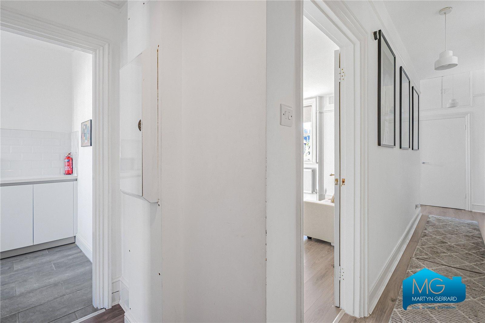 2 bedroom Apartment to rent - Martyn Gerrard