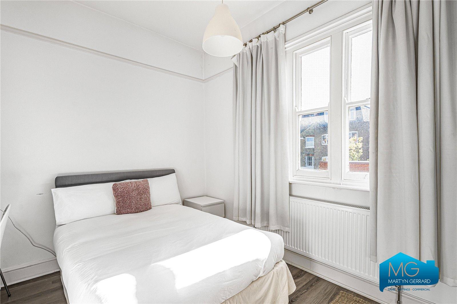 2 bedroom Apartment to rent - Martyn Gerrard