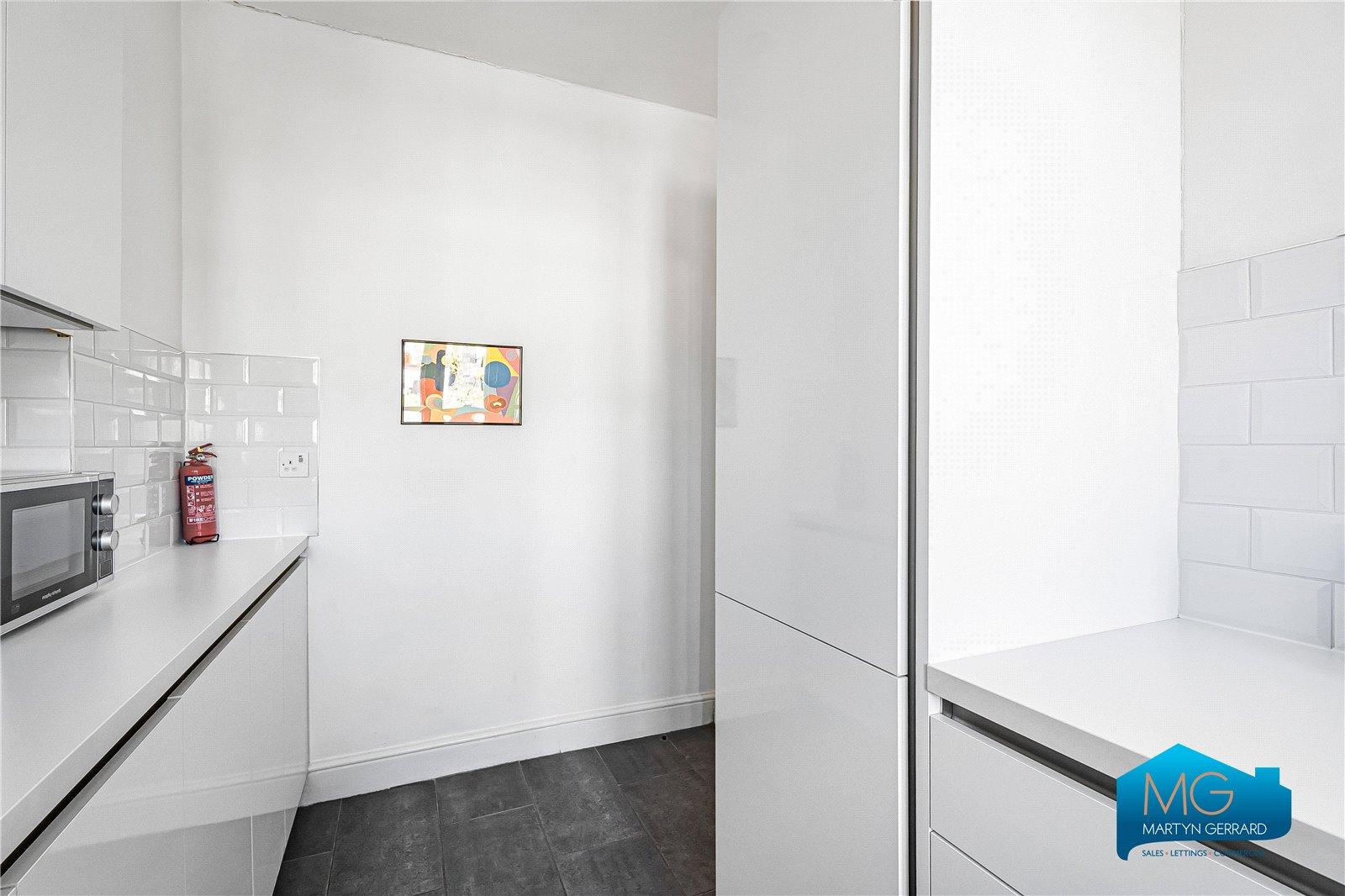 2 bedroom Apartment to rent - Martyn Gerrard