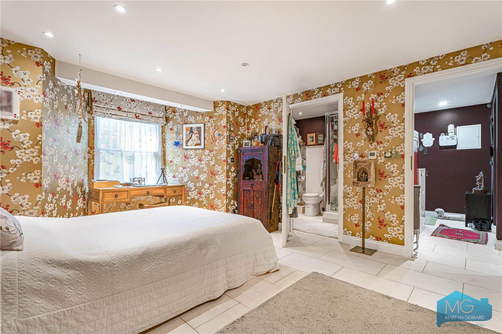 2 bedroom Apartment for sale - Martyn Gerrard
