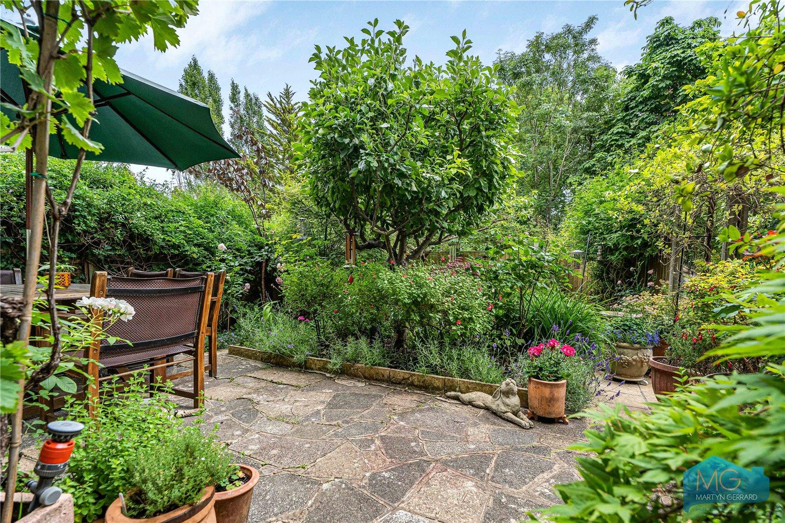 2 bedroom Apartment for sale - Martyn Gerrard