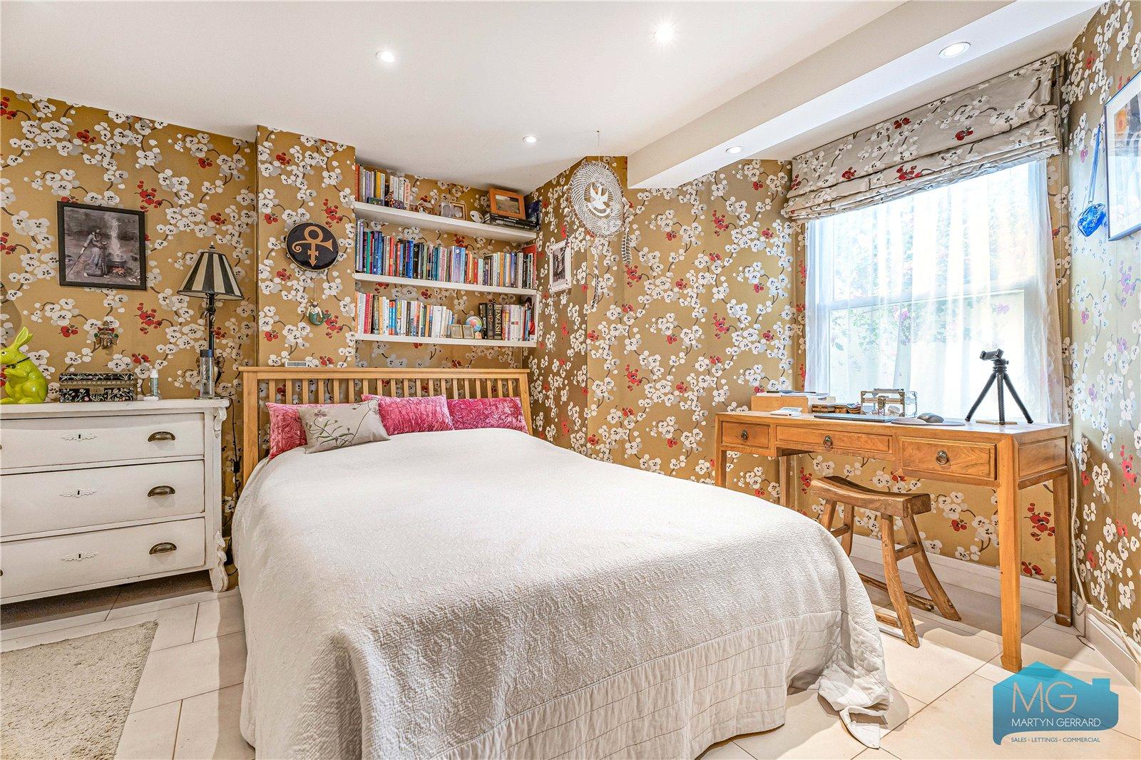2 bedroom Apartment for sale - Martyn Gerrard