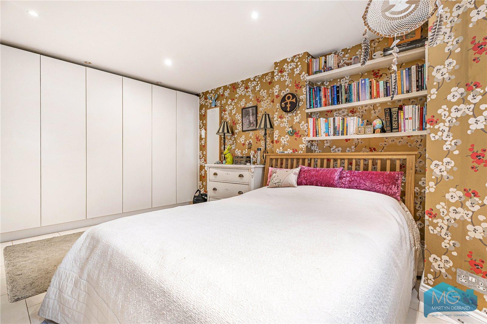 2 bedroom Apartment for sale - Martyn Gerrard