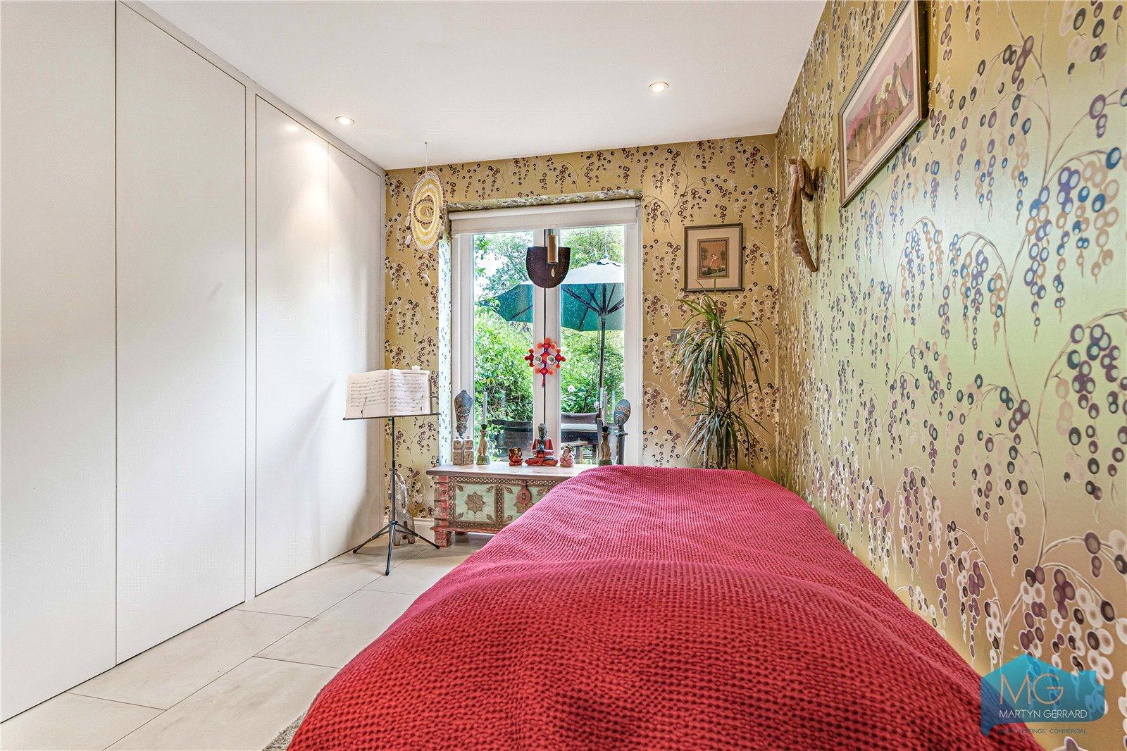 2 bedroom Apartment for sale - Martyn Gerrard