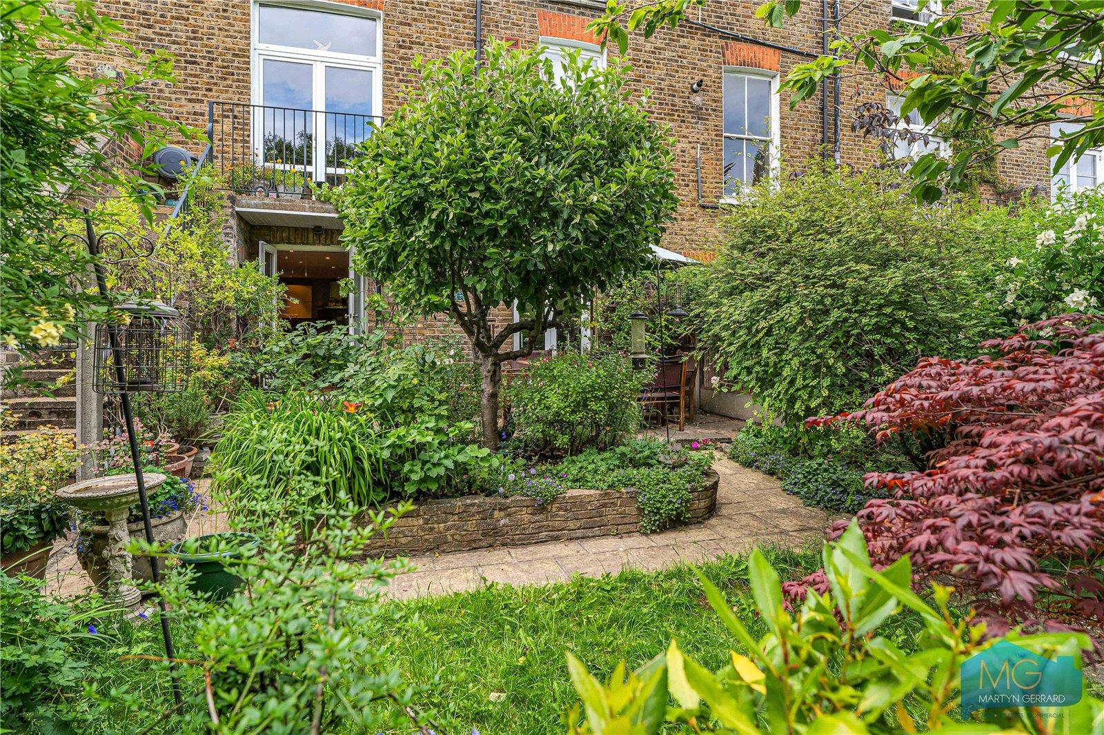 2 bedroom Apartment for sale - Martyn Gerrard