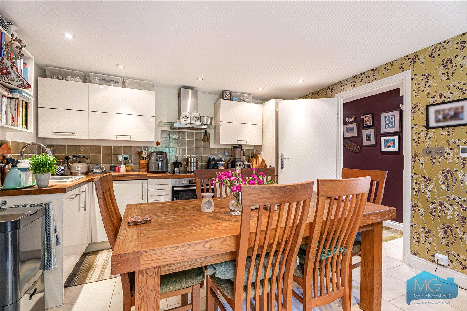 2 bedroom Apartment for sale - Martyn Gerrard